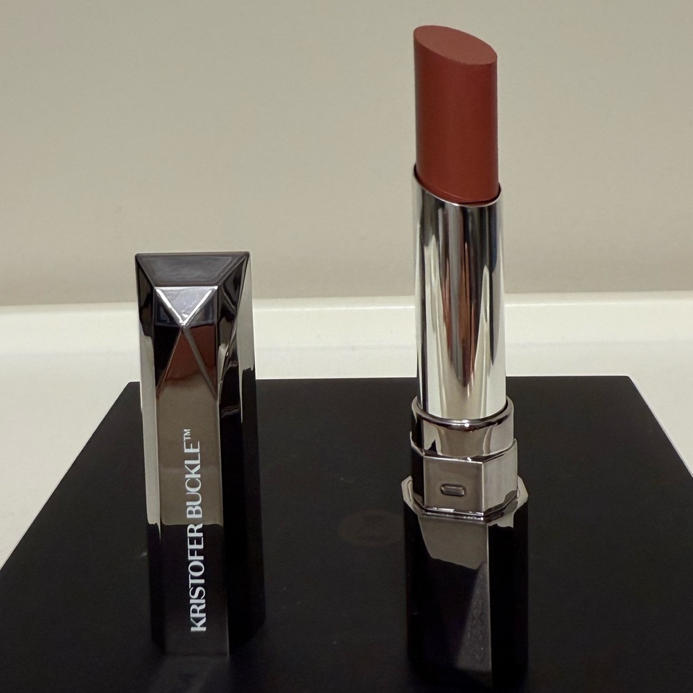 Kristofer Buckle Longwear Lipstick in Bardot 0.11 Oz New, No Box